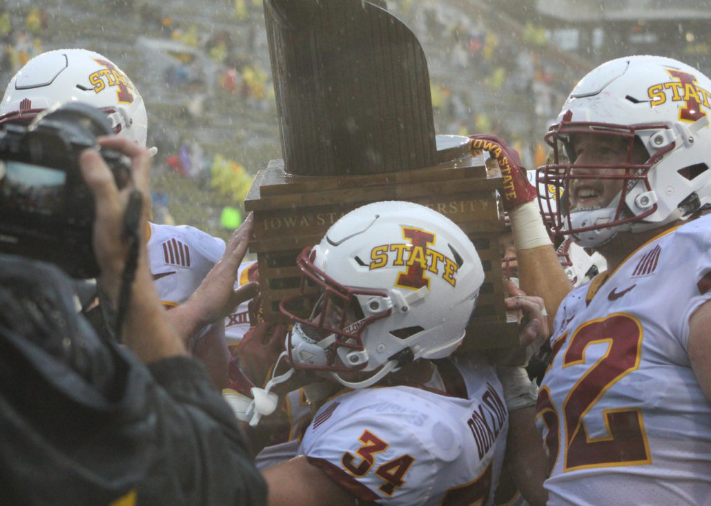 Iowa State Outlasts Iowa To Secure Matt Campbells First Cy Hawk Win Stay Alive In Power 5 2931