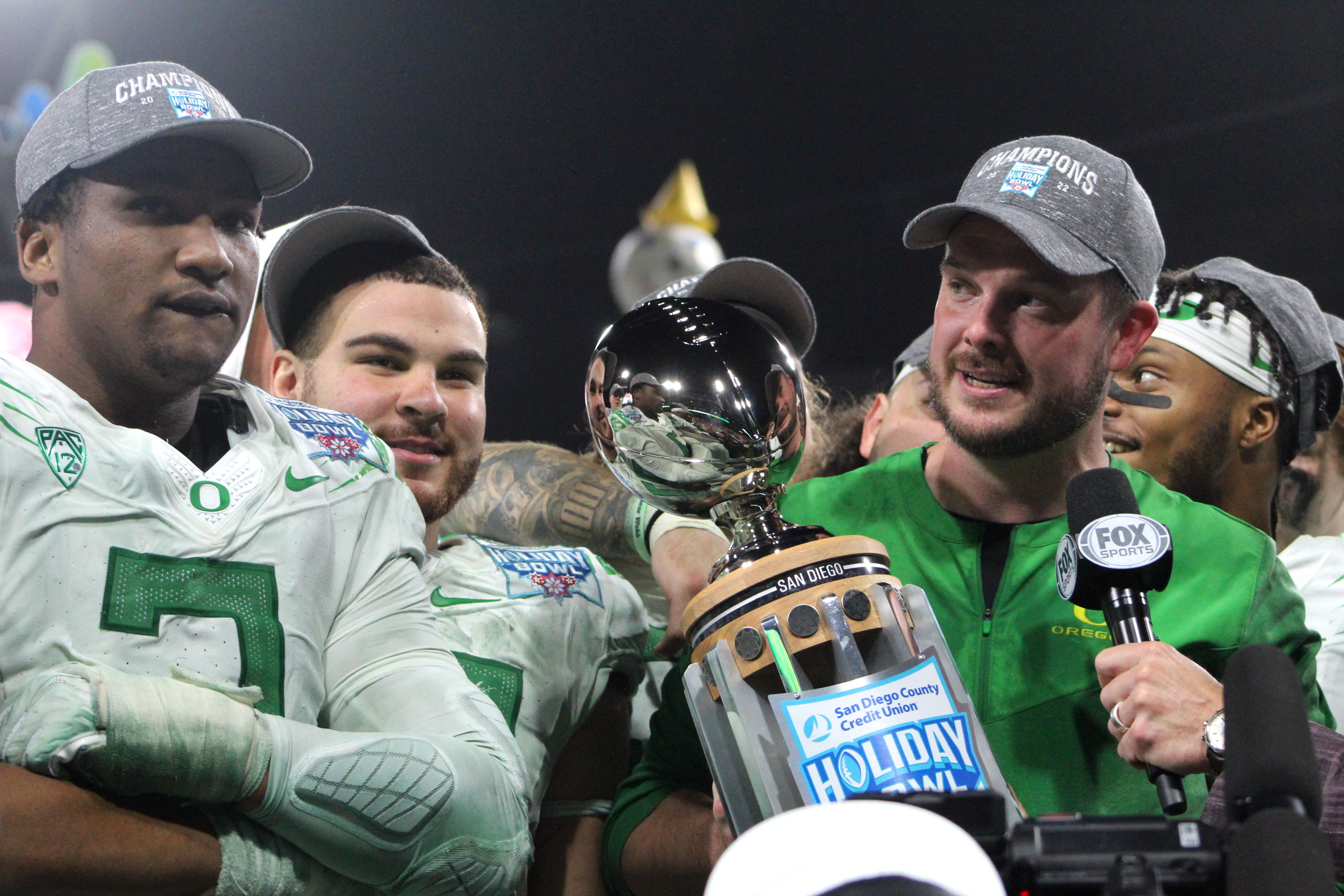 Las Vegas opens Oregon, Dan Lanning win total odds at 8.5 for 2022 season -  On3